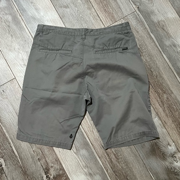 Volcom shorts - Picture 3 of 3